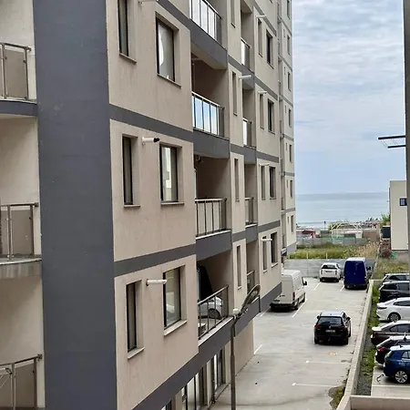 Lamera Happy Bogu Cu 3 La 200 M De Mare *